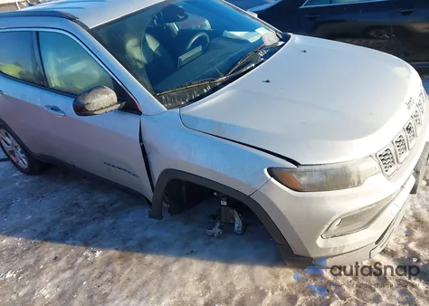 2024 Jeep Compass Latitude 4X4 из США, поврежденный, VIN 3C4NJDBN1RT109912